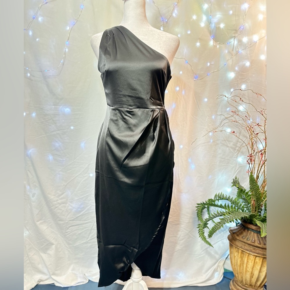 Black One shoulder dress